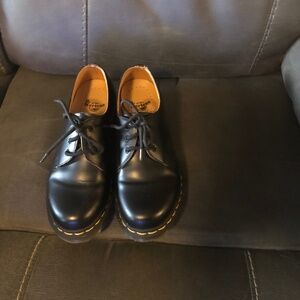 Dr (Doc) Martens Airwair 11837 Smooth Leather Oxfords  Shoes Women’s Size 7